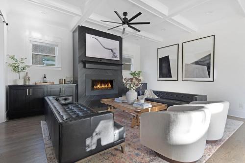 The Cowboy - Luxury Home with Hot Tub & Pool Table