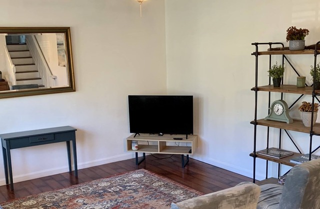 The Cozy Inn - Conveniently located in the heart of Hampton Roads