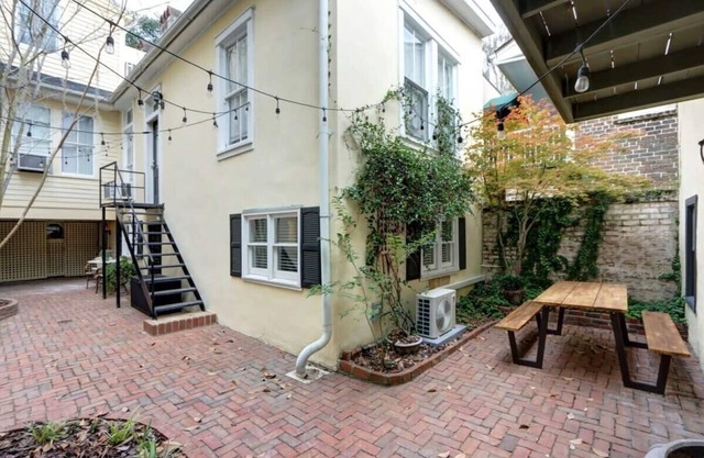 The Cozy Jones Garden, Quaint | Historic | Quiet