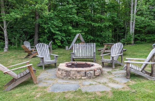 The Cozy Oasis: Pool, Firepit, and Scenic Views