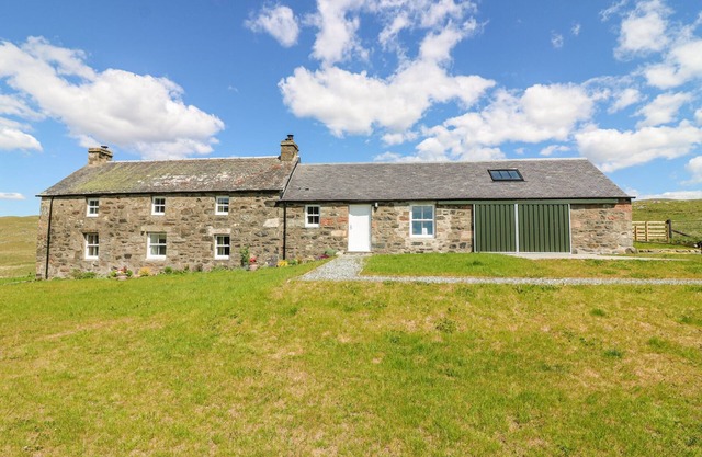 THE CRANNACH, pet friendly, character holiday cottage in Kirkmichael
