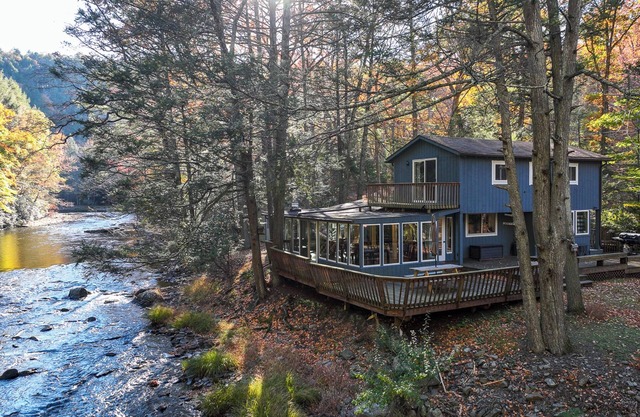 The Creekhouse - Waterfront Pocono Mountain House