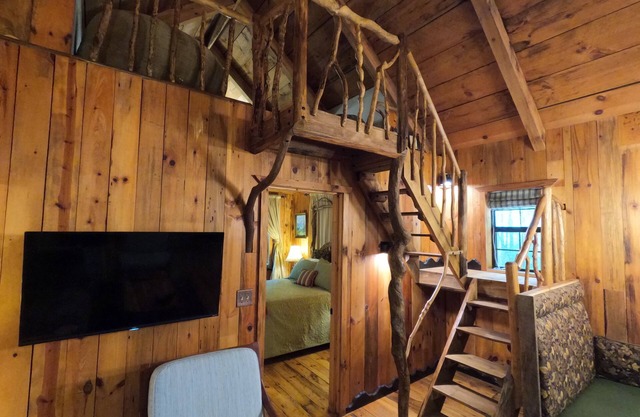 The Crockett Cabin at Starr Mountain Retreat