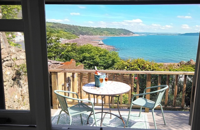 The Crow's Nest - A Cosy Village Cottage with Stunning Sea Views
