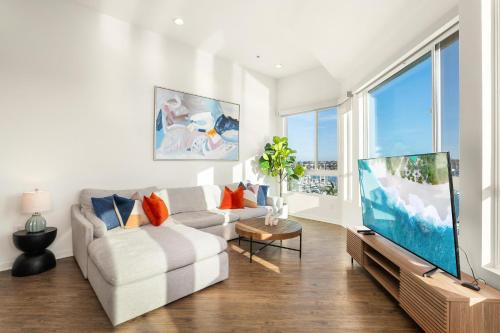 The Crystal 3 Level Penthouse - Marvelous Marina Views 2BR