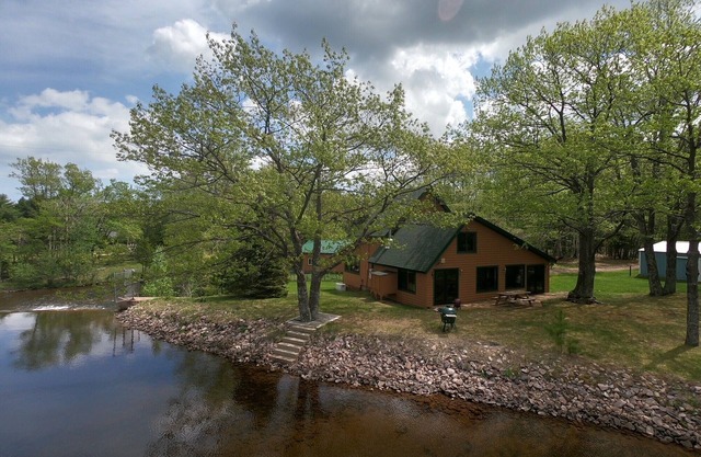 "The Dam House" Lake and River Front Home with Beautiful Sunset Views