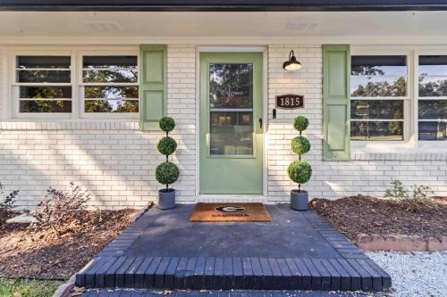 The Dawg House Pet-Friendly Near UGA and Ga Club