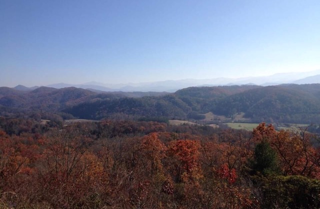 The Diamond "B" a Cozy Cabin Retreat - Perfect for.riding the Dragon and more.