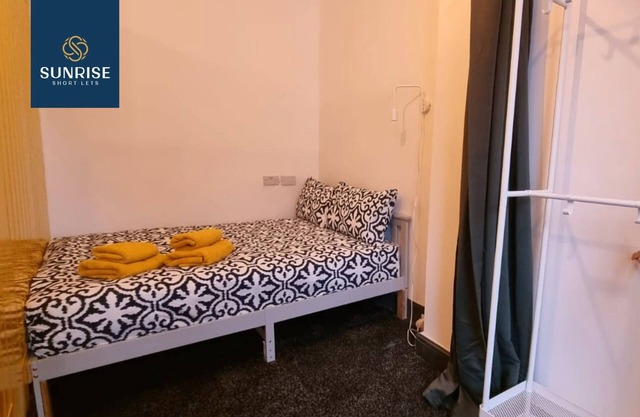 The Digs - 2 Bedrooms, 4 Double Beds