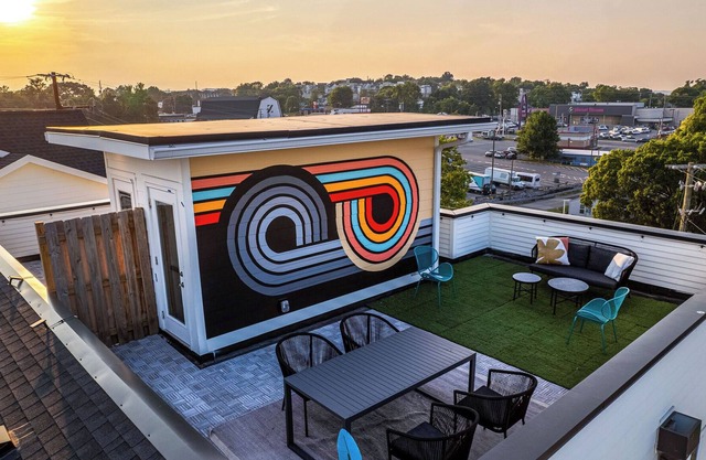 The Disco Den - Private Rooftop - Mins to Broadway