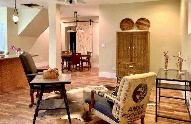 The dog-friendly cozy apARTment