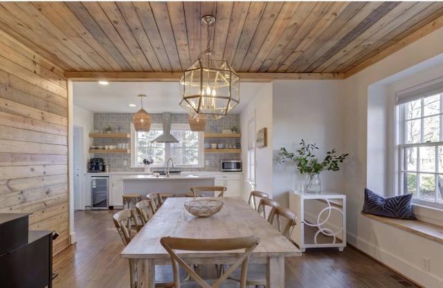 The Downtown Charmer - Hot Tub - Walkable to downtown Apex sleeps 11 people