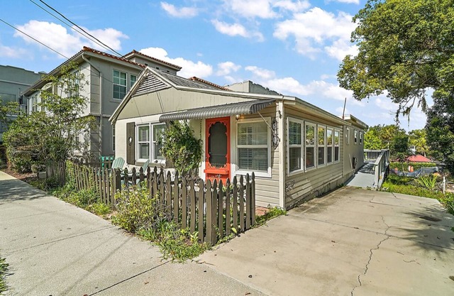 The Downtowner Cottage downtown Mt. Dora Location! Location! Location!
