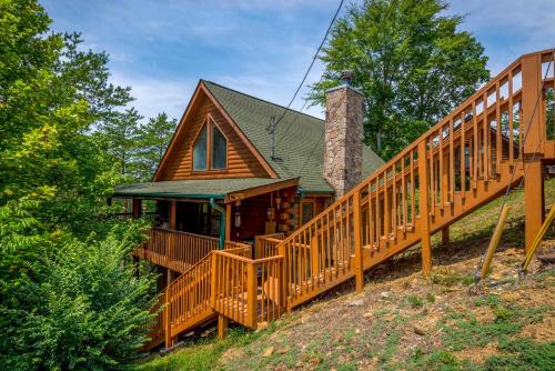 The Dreamers Nest Sevierville Cabin with Hot Tub!