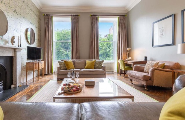 The Edinburgh Address - Castle View Apartment
