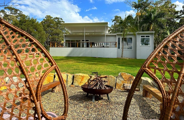 The Escape Home - On the edge of the Rainforest and minutes from the beach!