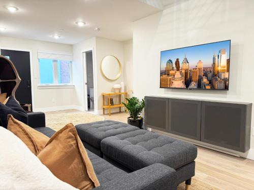 The Executive - Center-City - 3BR-4Bath-Private-Garage