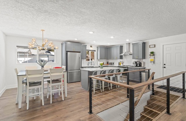 The Fairway Home - "3000 sq. ft. Family Friendly Vacation Home w/Game Room"