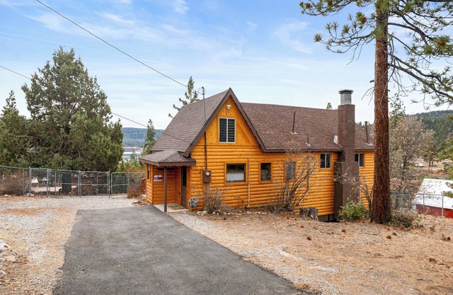 The Fawnskin Hideaway+ HUGE Backyard + BBQ/Patio!