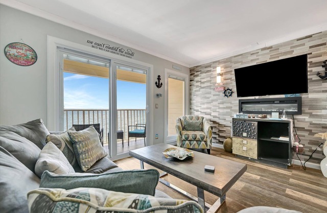The Flamingo, Balcony Waterview, Heated Pool!