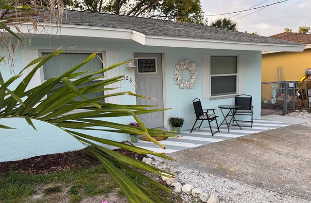 The Flip Flop Waterfront Beach Retreat - Close to Beaches