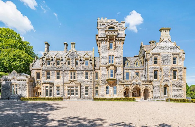 The Florence Suite Stone Cross Mansion
