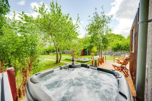The Garden Cottage with Hot Tub