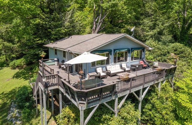 The Gathering Place - Quaint Mountain Home Located Close to it All!
