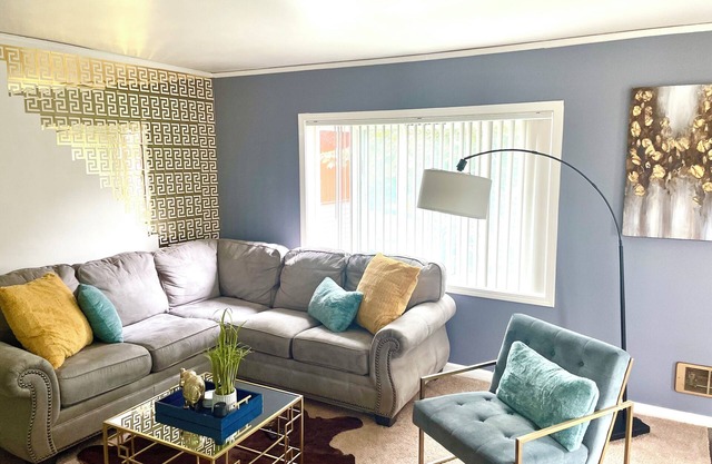 The Golden Serene —Cozy Seattle apartment with AC and FREE WiFi/Parking