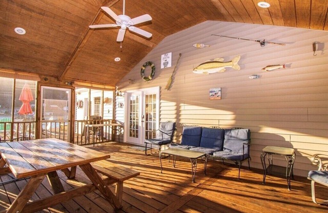 The Good House -Lake Lanier Lakefront, Canoe/Kayak