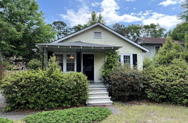 The Grayson~Park Circle Home with HUGE Yard~15 min to Downtown Charleston
