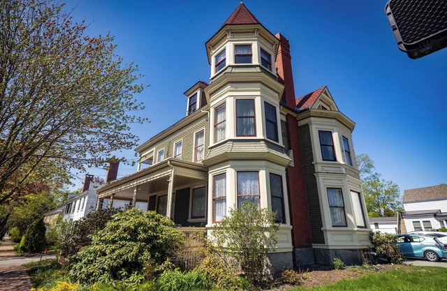 The Gregory House in Southern Maine close to many beaches & popular destinations