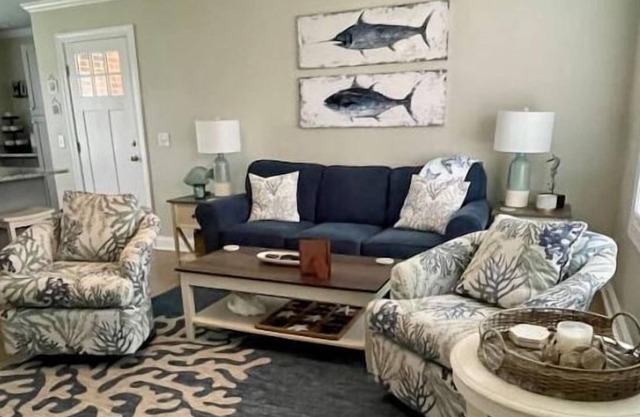 The Grove House Near the Sea - Newly Renovated 6 minutes from downtown