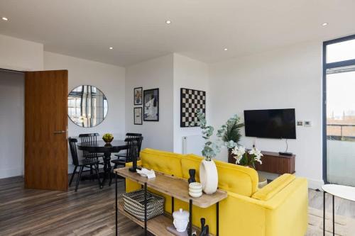 The Harlesden Classic - Lovely 2BDR Flat with Balcony
