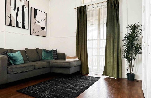The Harrison H/1BR/1BA Downtown Apt