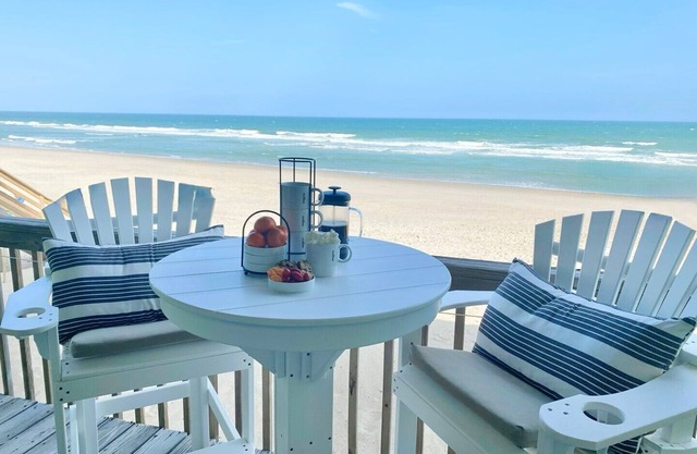 The Haven - Oceanfront Surf Condo! Community Pool, Sleeps 4