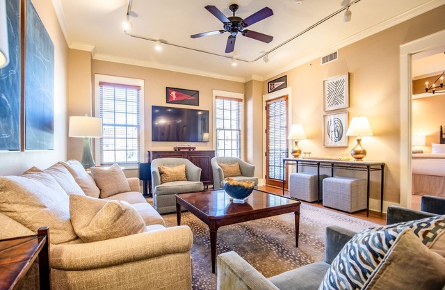 The HC, 2BR Urban Escape by Velvet Ditch Villas