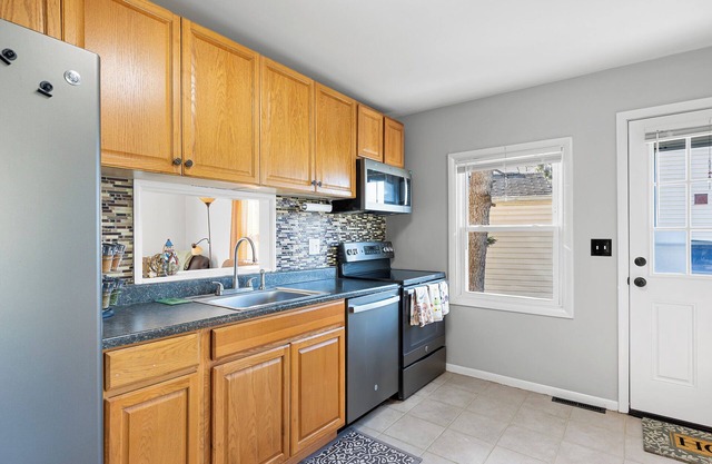 THE HEN HOUSE: House close to UD stadium