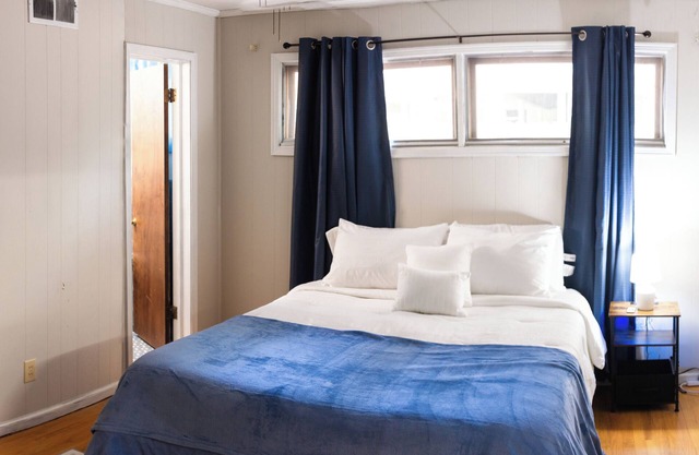 The Hickory Hideaway is a secluded detached MOL unit centrally located to all!