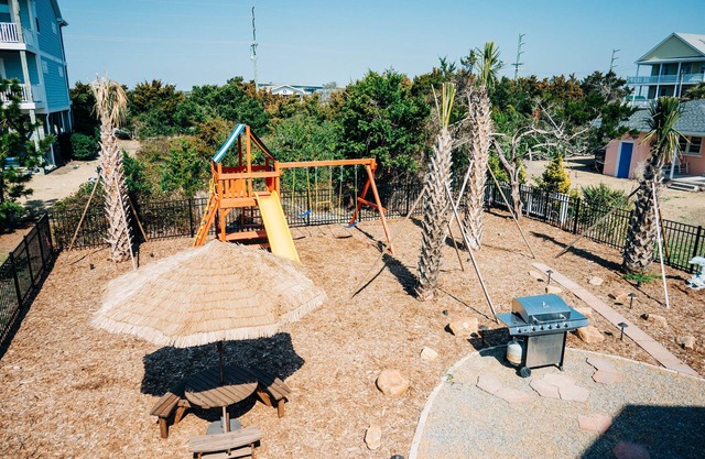 The Hideaway D- Beach - Dog Friendly - Playground - Bikes - Fenced in Yard