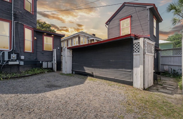 🐝The Hive on 37th🐝 Starland District; 🐶Pets Welcome