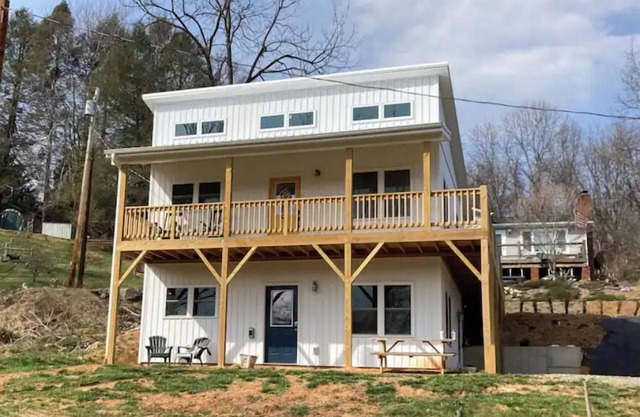 The Hive Waynesville 1 mile to downtown