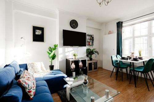 The Hyde Park Retreat - Stylish 2BR Family Apt.
