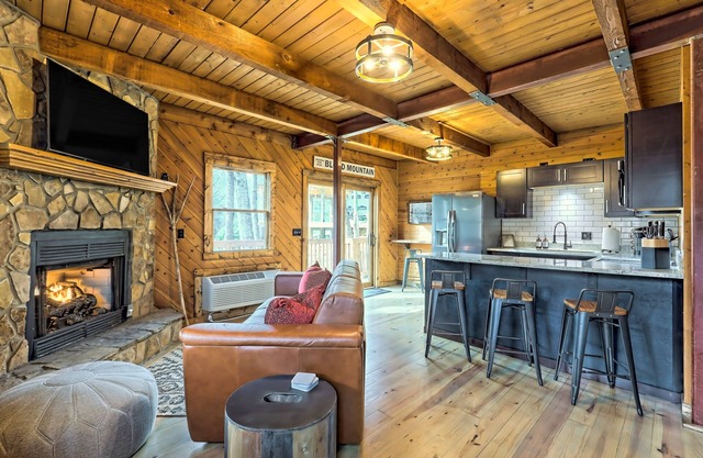 The Industrial | New woodland cabin in Blairsville with great deck & fireplace