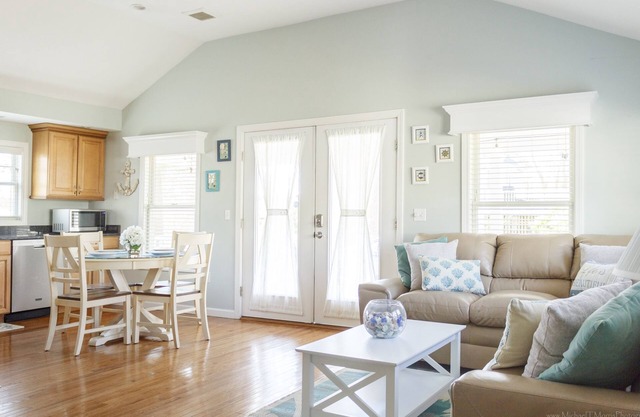 ★The Islander | Steps From Water, Fire Pit, AC★