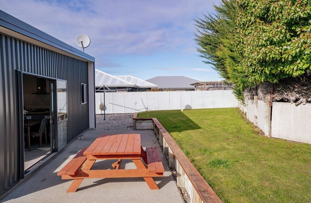 The Jolly Inn - Cromwell Holiday Home