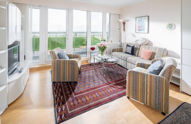 The "Kaiserhof 05" vacation apartment is a 1-room apartment located on the first floor of the building.