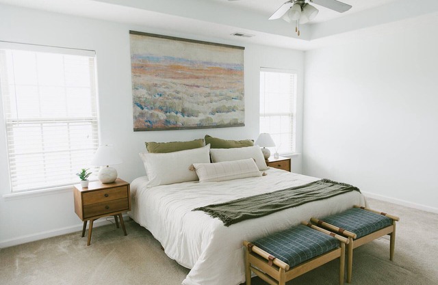 "The Kearney" BRIGHT MODERN STAY w/Yard - 3BR