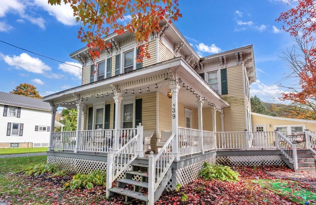 The Kelly House - 4 BR Historic Lodge - Downtown