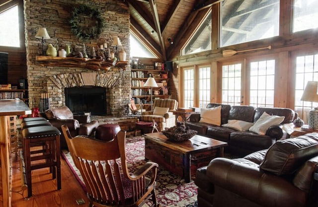 The Kingfisher Cabin -Creekside Mountain Escape, Blue Ridge/McCaysville-
